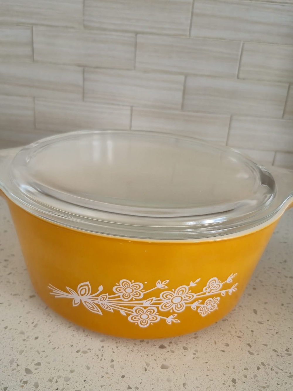 Vintage Pyrex Butterfly Gold 2 Casserole Dish with Lid - 2.5L (#475-B)
